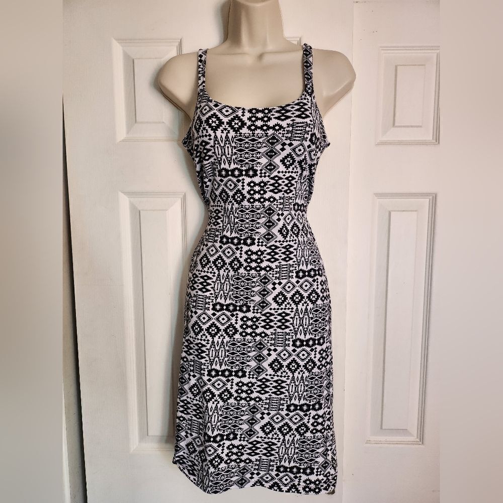 Staring at Stars black and white dress size small.